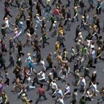 Perceptual effect of shoulder motions on crowd animations