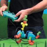 Robo Topobo: improvisational performance with robotic toys